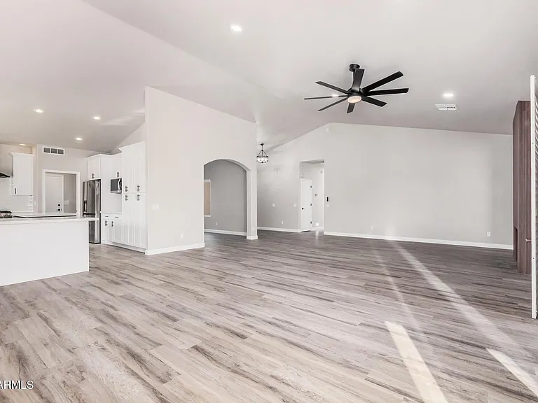 9310 E Crystal Dr — Photo 6