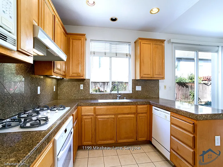1199 Mirabeau Ln — Photo 6