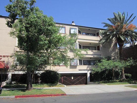 3rd image of 110 N Everett St APT 108