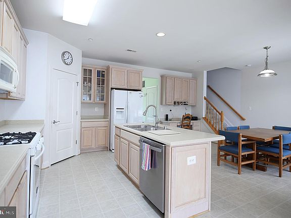 4th image of 1329 Kelsey Ct