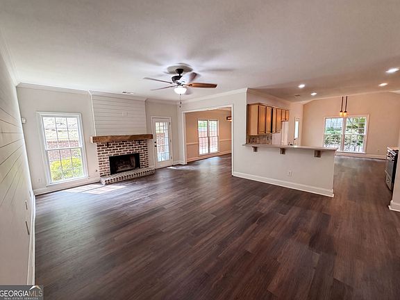 3rd image of 8635 Amsbury Way