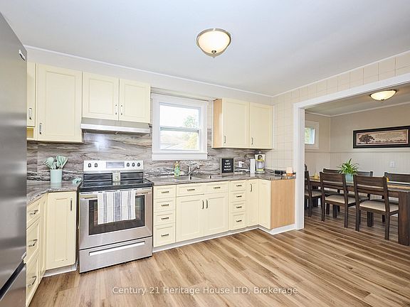 5th image of 349 Bassett Ave