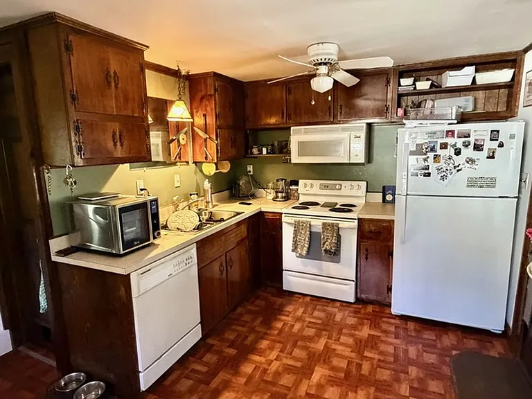 4 Chestnut St — Photo 3