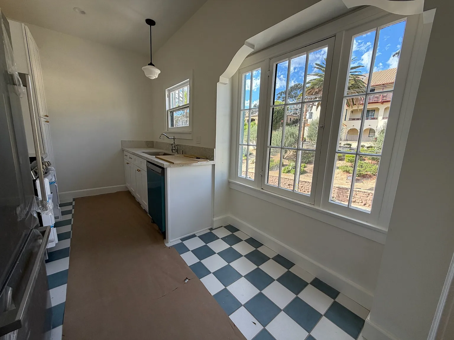 1 bed, $2,995 — Photo 2