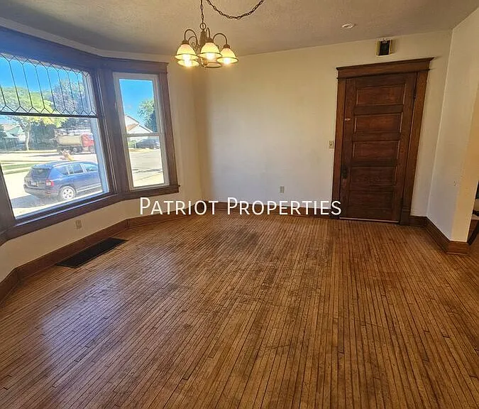 603 1/2 N Superior Ave — Photo 38