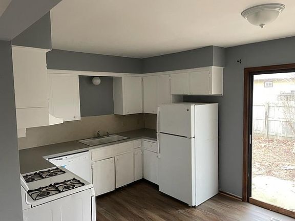 3rd image of 5637 Roseworth Ct SE