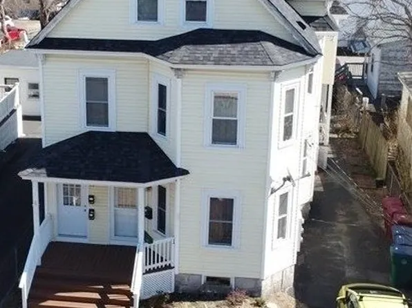 19 4th Ave #2, Lowell, MA 01854
