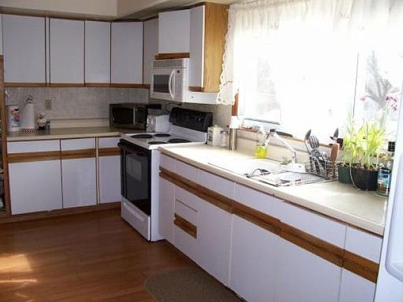 3rd image of 10 S Montgomery St