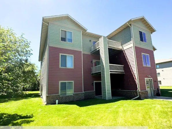 325 W 18th St APT 2, Washington, IA 52353