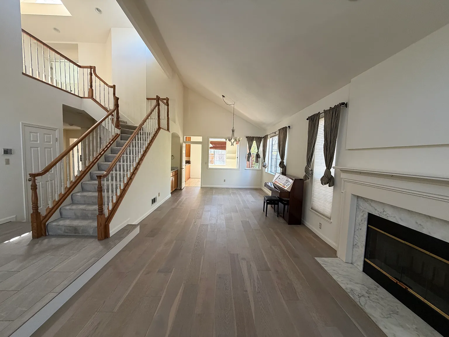 4 bed, 2390 sqft, $7,800 — Photo 4