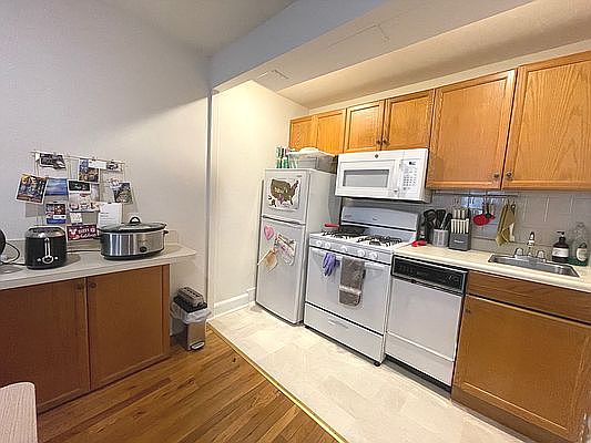 5th image of 341 1st Ave APT 4R