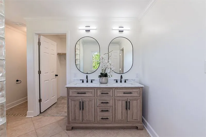 2 bed, 3.0 bath, 2073 sqft, $1,900 — Photo 4