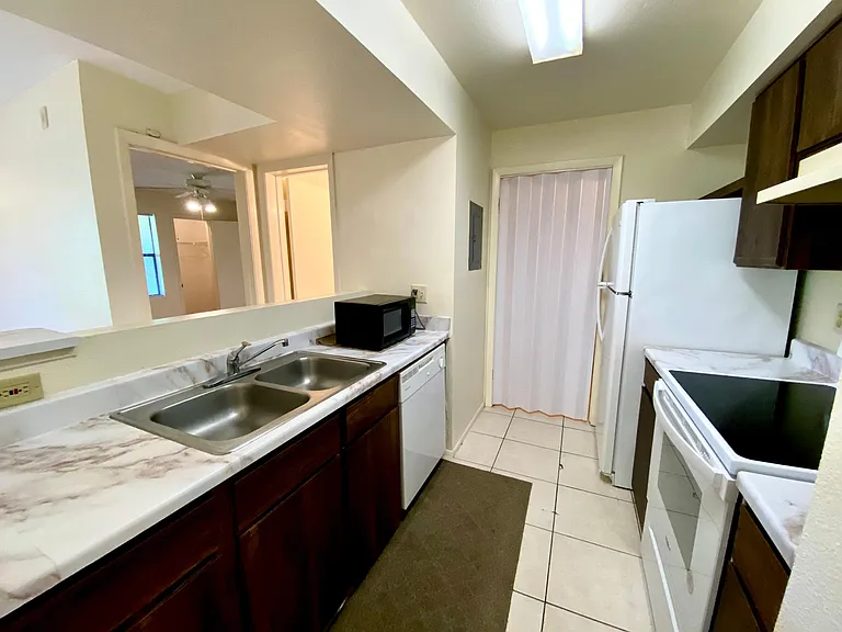 3008 Parkway Blvd #306 — Photo 8