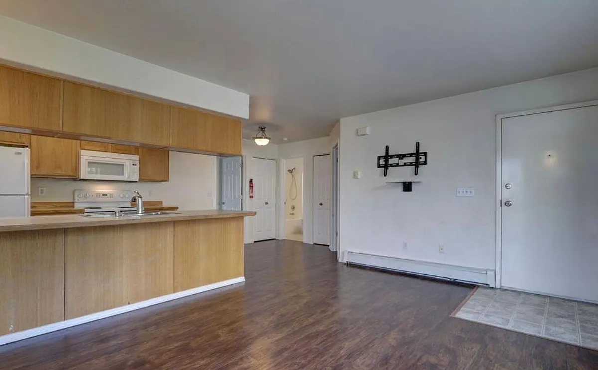 Building Photo - 7110 Ambler Ln #12