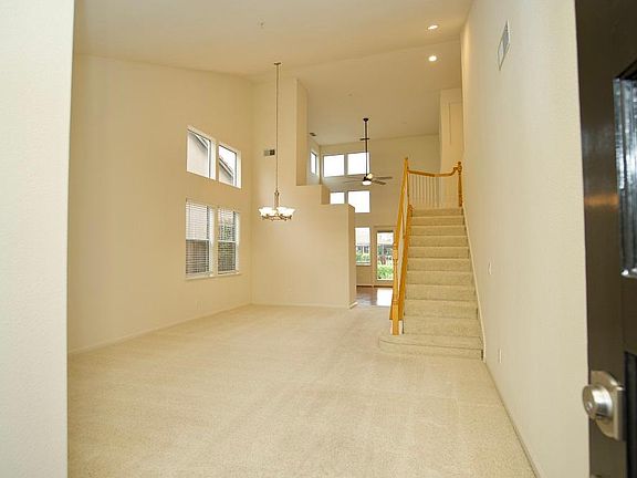 4th image of 9 Peninsula Ct
