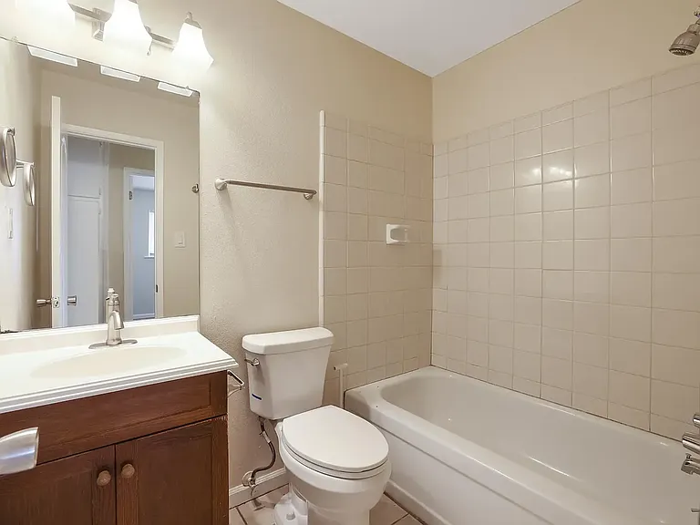 4335 W Tulare Ave — Photo 14