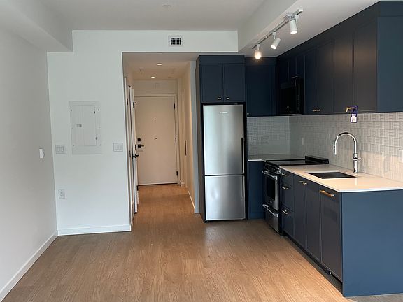 3rd image of 1807 Larch St #1533945