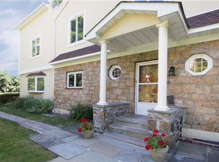 128 Winnebago Rd, Yonkers, NY 10710