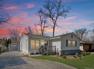 4100 Echo Dr, West Bloomfield, MI 48323
