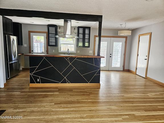 3rd image of 950 Delmar Way