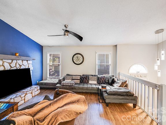 4th image of 2116 Bon Villa Way