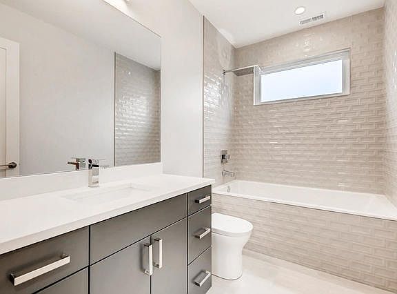 5th image of 851 N Wood St #2