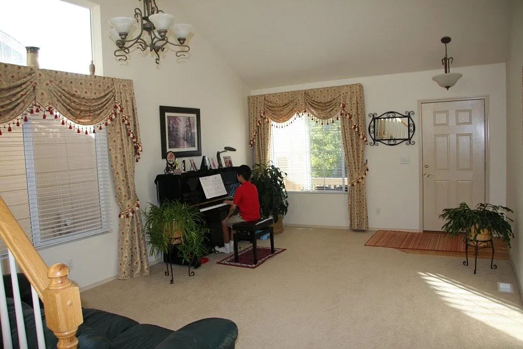 4 bed, 2.5 bath, 3097 sqft, $1,845 — Photo 4