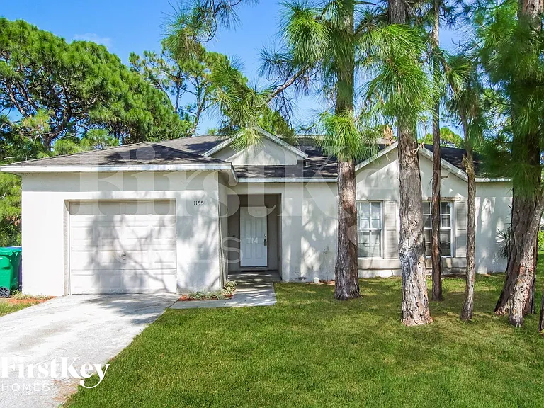 1155 Schumann Dr — Photo 2