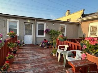 2708 Riverside Dr #4, Trenton, MI 48183