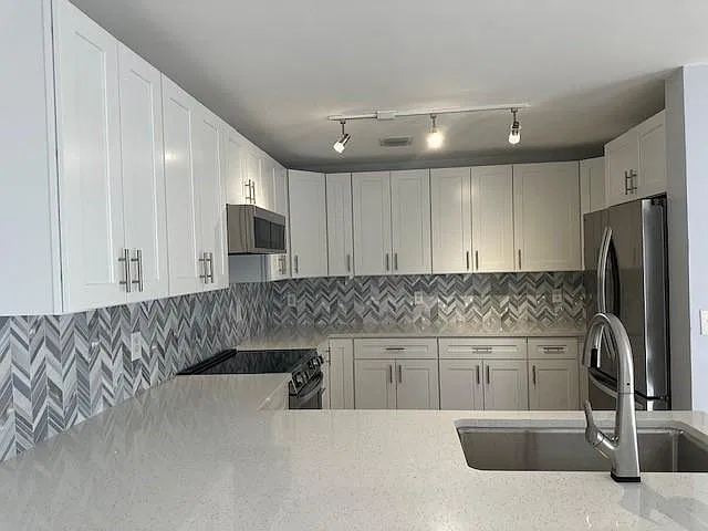 4151 Eastridge Cir