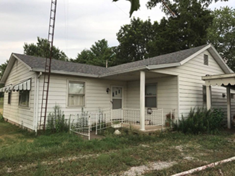 1st image of 806 County Road 2400 E