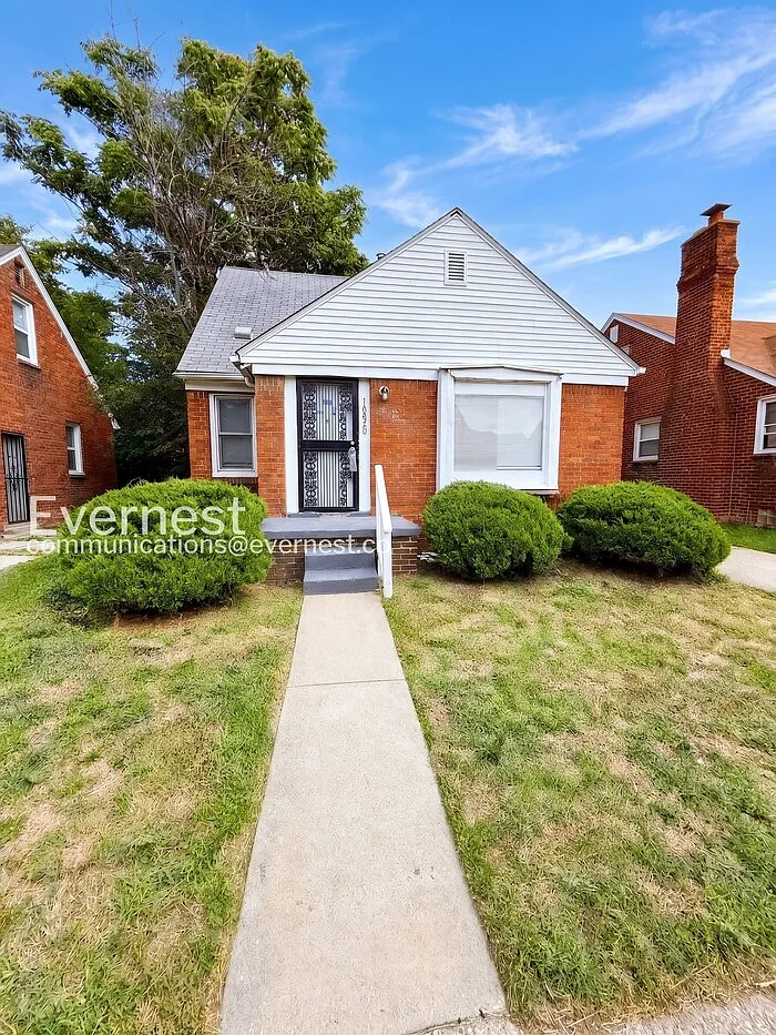 3 bed, 1.0 bath, 1140 sqft, $1,245 — Photo 1
