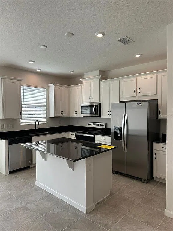 3 bed, 2.5 bath, 1556 sqft, $2,100 — Photo 2
