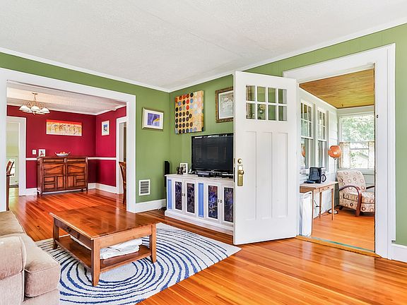 3rd image of 50 Oakwood St