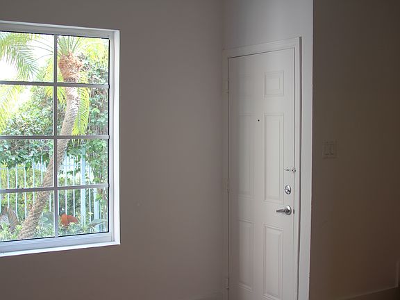 3rd image of 541 13th St APT 5