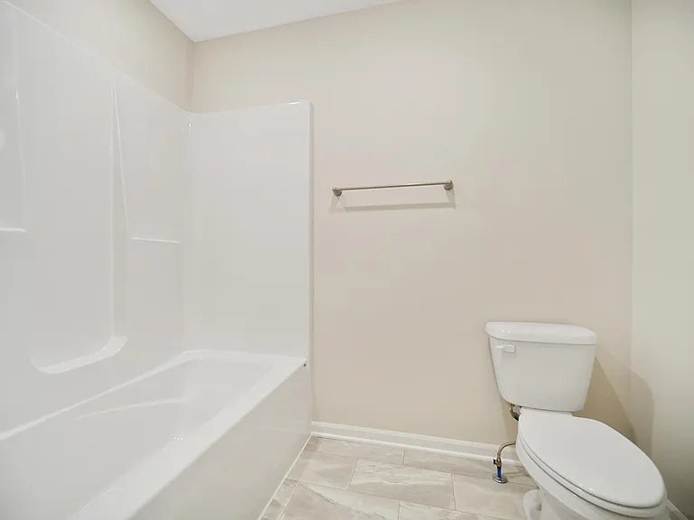 1045 W Hamilton Rd N — Photo 21