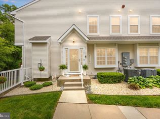 904 Tanglewood Dr, Sicklerville, NJ 08081