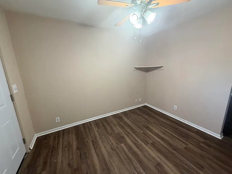 1505 Valleyview Ave — Photo 3
