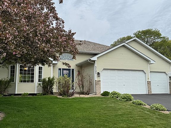 3rd image of 5725 Yucca Ln N