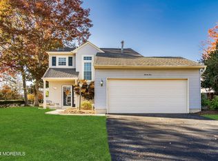 25 Heritage Dr, Howell, NJ 07731