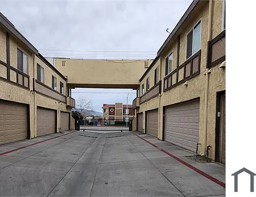 3 bed, 1156 sqft, $2,640 — Photo 4