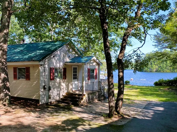 77 Northern Oaks Drive, Raymond, ME 04071