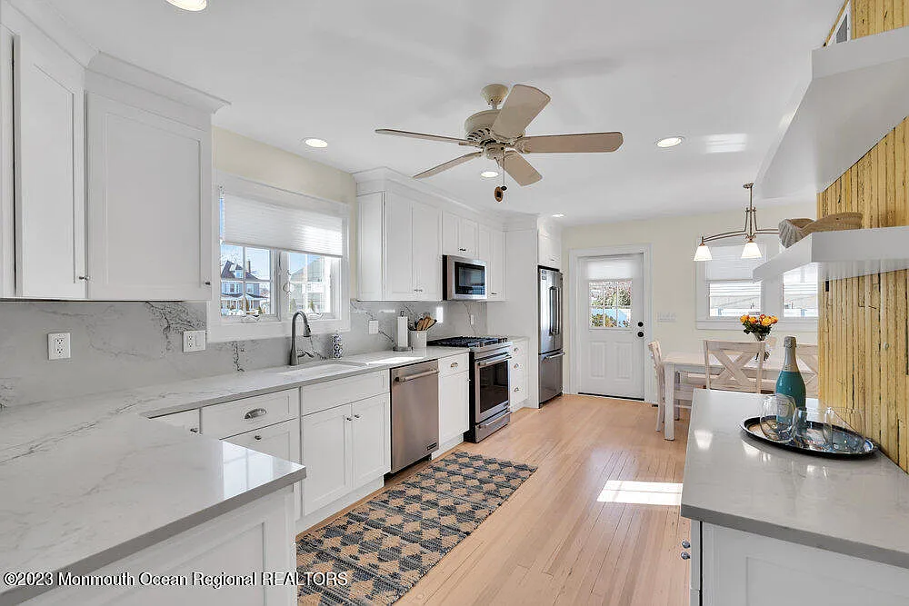 4 bed, 2.5 bath, 1800 sqft, $4,000 — Photo 3