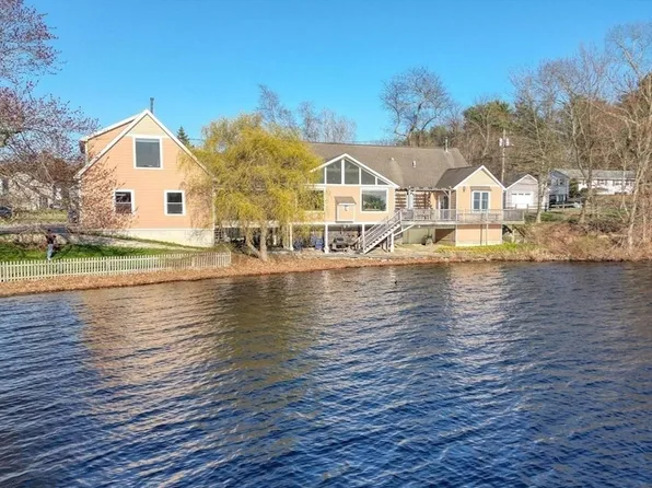 130 Scadding St, Taunton, MA 02780