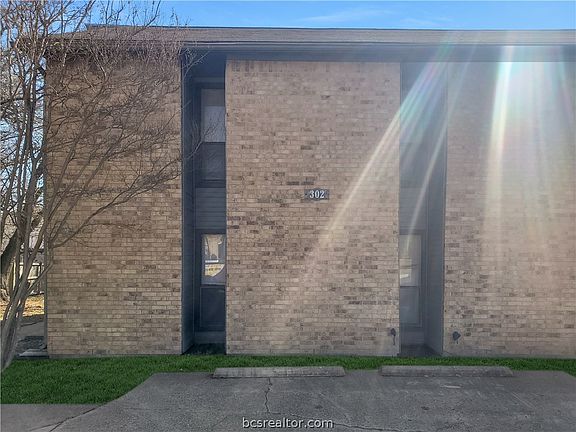 2nd image of 302 Manuel Dr #A-d