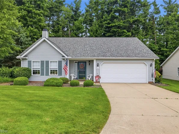 310 Bridgewater Ln, Chardon, OH 44024