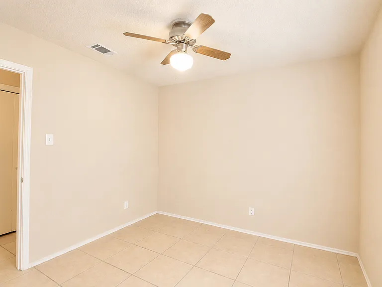 1410 Flameleaf Dr — Photo 33