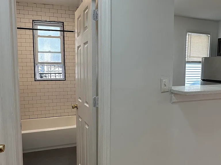 245 Duncan Ave #4 — Photo 19