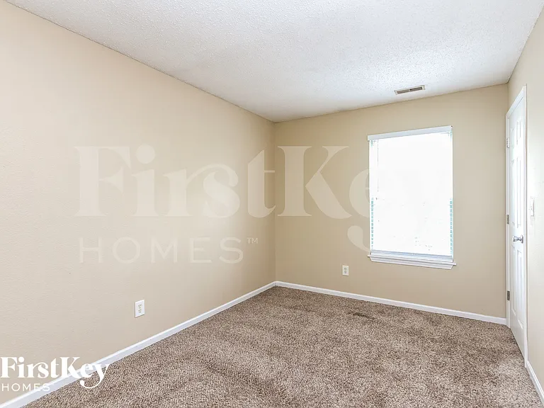 9775 Thomas Ln — Photo 11
