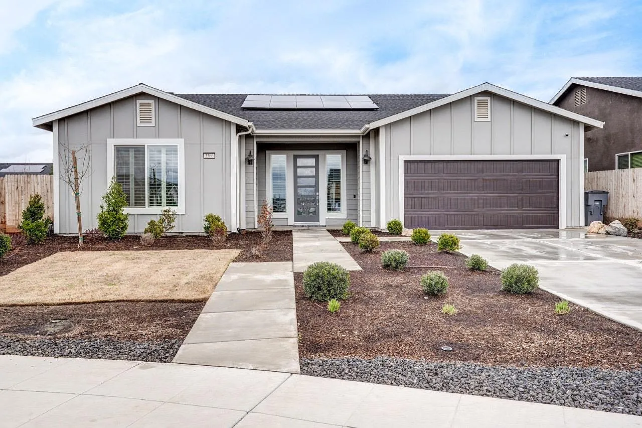 3366 N Douglas Ave photo 1